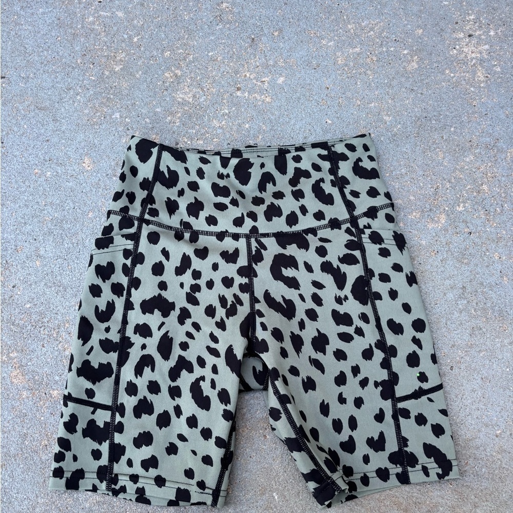 Nicole Miller Sport Black and Green Patterned Shorts